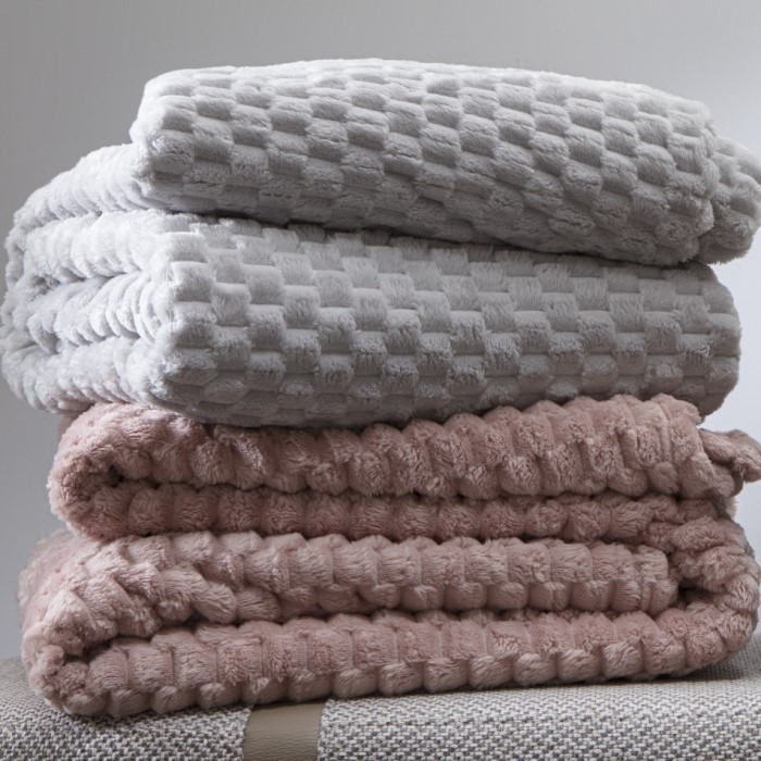 COBERTOR QUEEN 220X240 BLANKET ZURICH PRATA