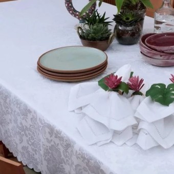 TOALHA MESA 220X0 ARABESCO BRANCA