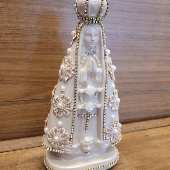 NOSSA SENHORA APARECIDA COM APLIQUE 20CM CAFE