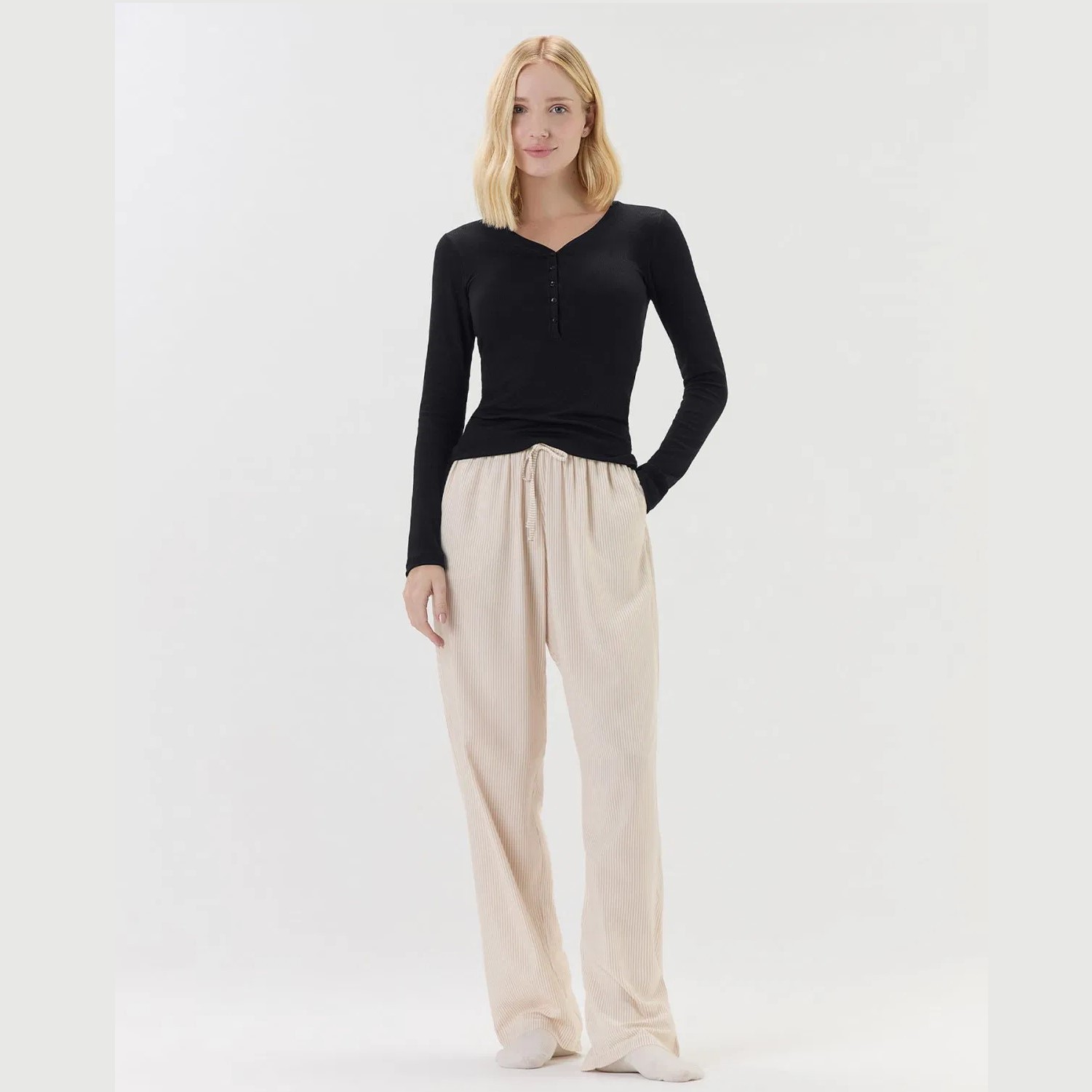 BLUSA FEMININA MANGA LONGA CANELADO VISCO PRETA