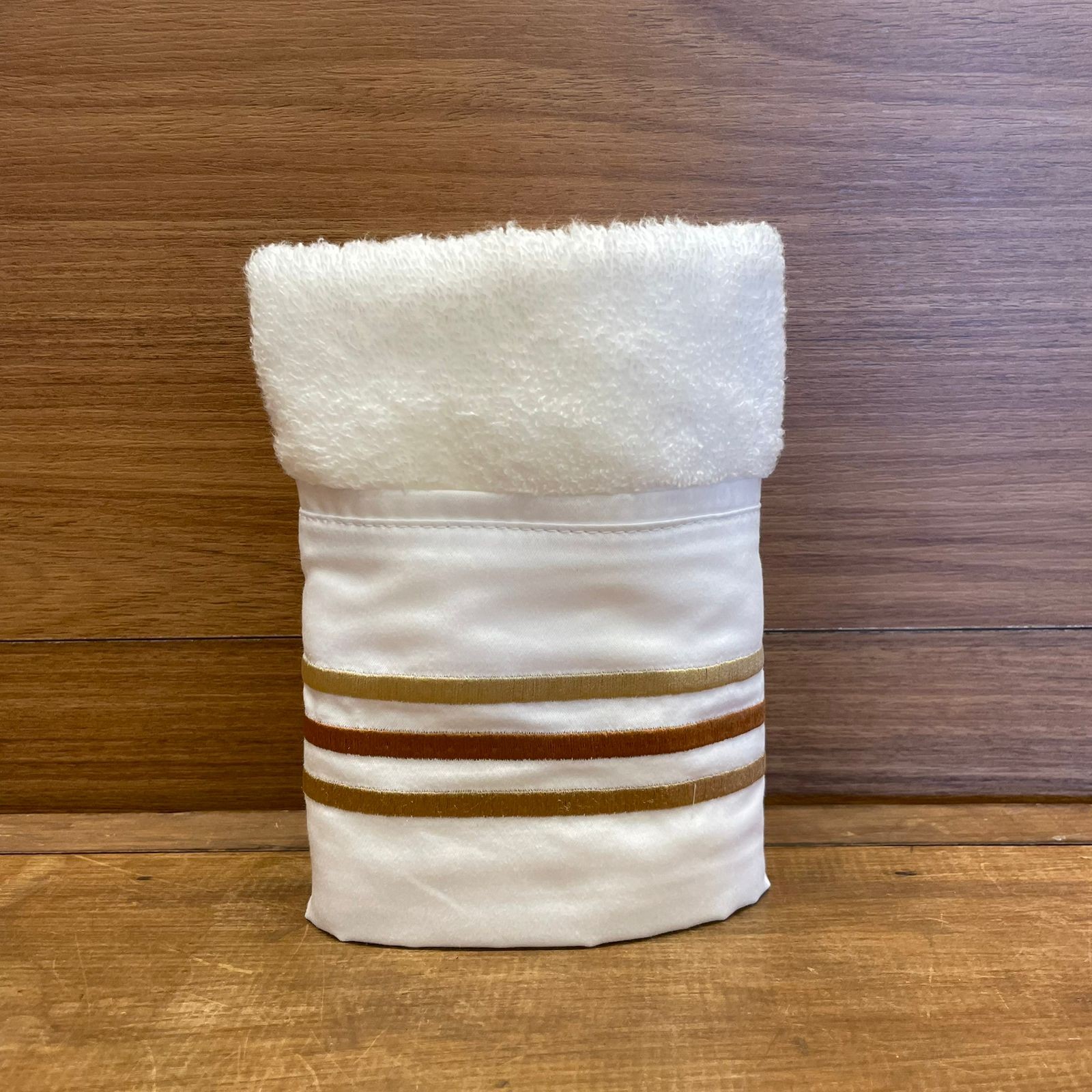 TOALHA LAVABO TRÊS LISTRAS BEGES BRANCO