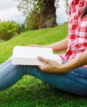 hispanic-calm-cute-lie-imagination-countryside_1418-566